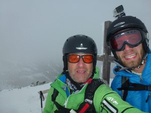 Vater und Sohn auf Jahresabschluss-Skitour