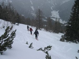Aufstieg über die Schwarzensteinplan bei neuerlich einsetzendem Schneefall