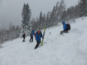 (Fast erfolglose) Suche nach dem verlorenen Ski eines Tourenkollegen