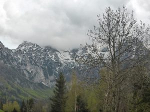 Abfahrt vom Paulitschsattel; die Gipfel auch an der Nordseite von Wolken verhüllt