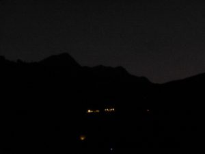 Silhouette des Krakauer Dreigestirns bei der spätabendlichen Anreise