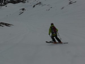 Ski fahren auf unruhigem Untergrund