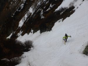 Skianstieg im steileren oberen Abschnitt des Ölaschngrabens