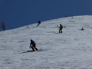 Abfahrt vom Kniepssattel ins Skigebiet