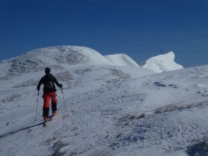 Die letzten Meter des Skianstiegs am Zeiritzkampel