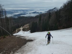 Fortsetzung des Anstiegs auf Skiern