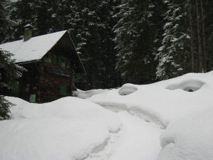 Das Forsthaus Lasitze und sein unterirdischer(eigentlich ?unterschneeischer?) Bewacher