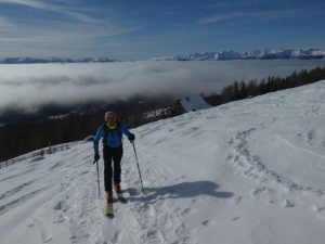 Aufstieg oberhalb von der Halterhütte; über dem Lungau liegt noch der Nebel