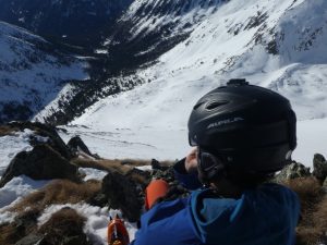 Tiefblick vom Schimpelspitz zur Aufstiegs- und Abfahrtsroute