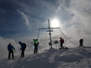 Frostige Gipfelrast am Leobner