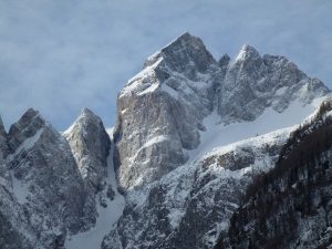 Der bergkristallförmige Gipfelaufbau und das Kugy-Couloir